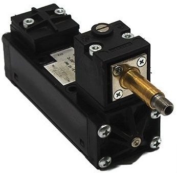 Распределитель с пневматическим управлением Pneumax 1011.53.32.1.8
